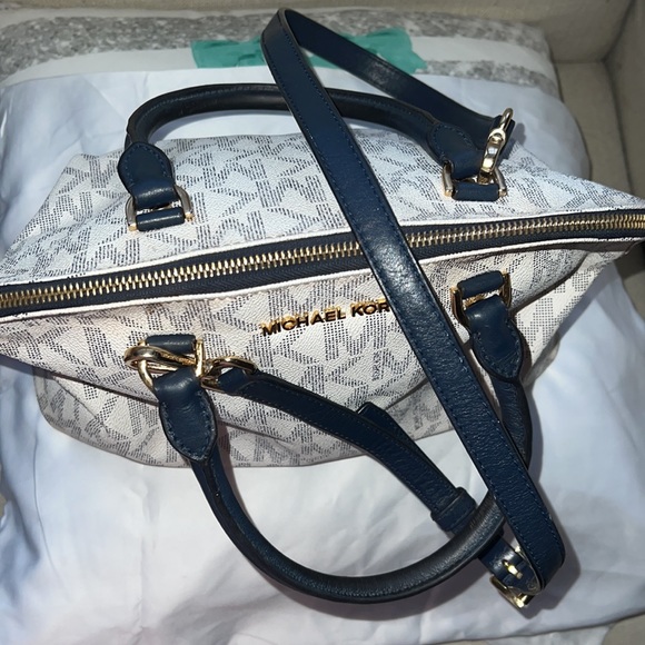 Michael Kors MK Cindy LG Dome Crossbody | Color: Navy Blue & White - Picture 7 of 9